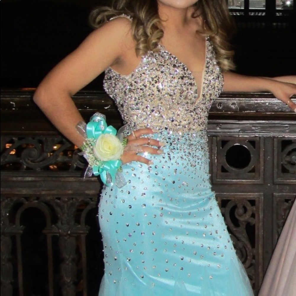 Prom dress. Worn once. Size 0. Bought for 300.
